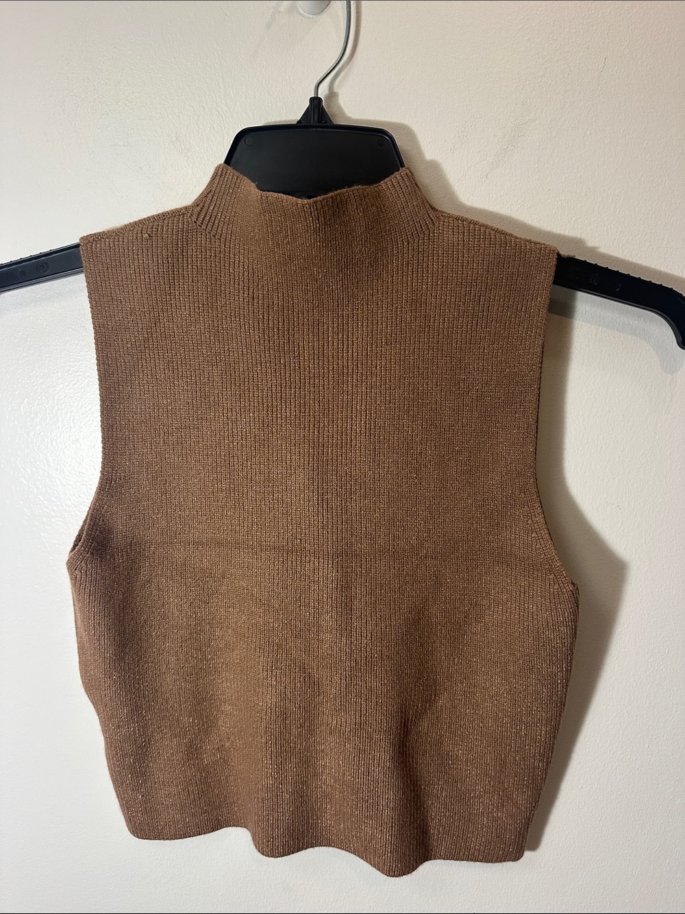 Mock neck cropped sleeveless sweater
